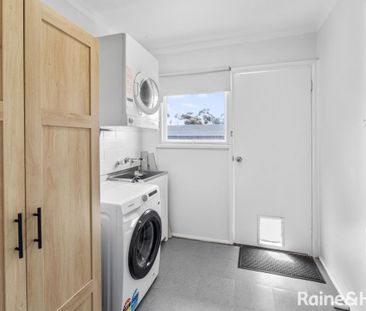 Renovated Beautiful Home! - Photo 5