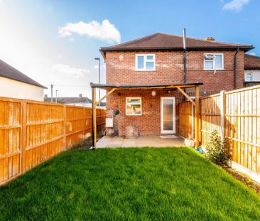 3 bedroom end of terrace house to rent - Photo 2