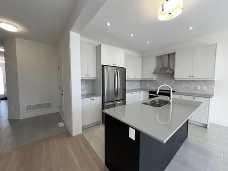 Minesing: Brand New 4 Bed + Den, 2.5 Bath Upper Unit, Sweet Cicely St. - Photo 2