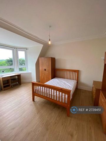 4 bedroom flat to rent - Photo 3