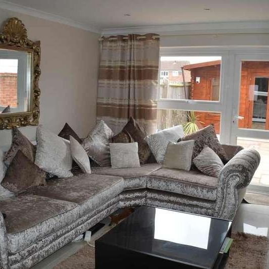 Alston Mews Thatcham, RG19 - Photo 1