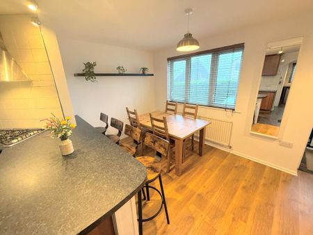 4 bedroom detached house to rent - Photo 4