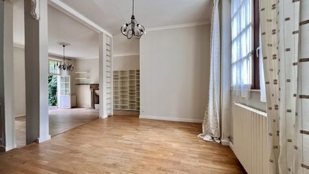 Location Maison 9 pièces 221m² NANTES 44000 - Photo 3