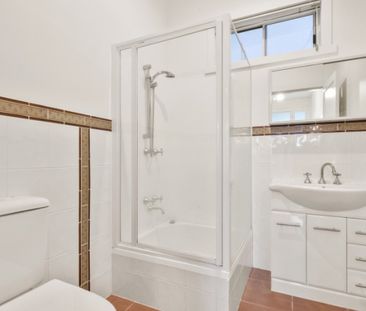 Character on Wellington - Photo 6