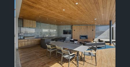 LUXURY SUB-PENTHOUSE APARTMENT FOR LEASE - Photo 2