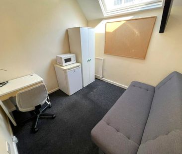 1 bedroom in a house share to rent - Photo 6