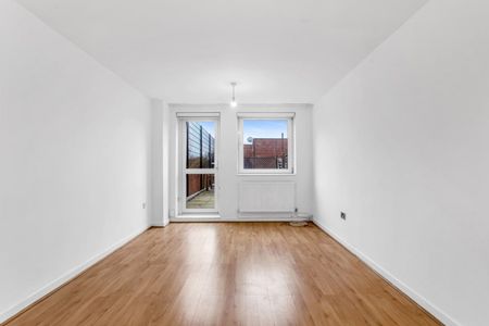 2 bedroom Flat To Let - Photo 2