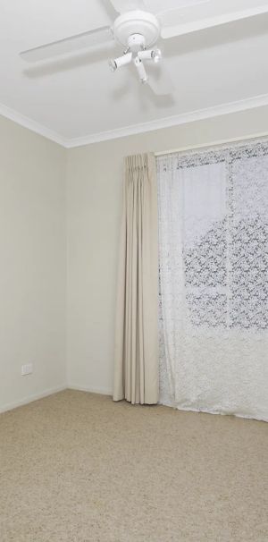 CUTE AS A BUTTON - Photo 1