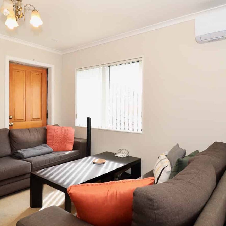 Macleans College Zone! 2-Bedroom Unit with Study & Water Included - Photo 1