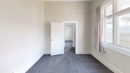 City Centre - 4 Bedrooms - Photo 5