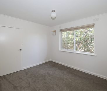 One Bedroom apartment located in the heart of Glen Iris. - Photo 2