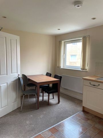 4 bedroom terraced house to rent - Photo 3
