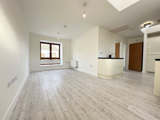 Great Mead, Chippenham - Photo 1