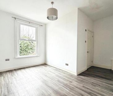 Well-presented one-bedroom apartment in the heart of Montpelier. Ex... - Photo 2