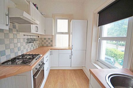 A 2 Bedroom Flat in Central Cheltenham GL50 3ED - Photo 2