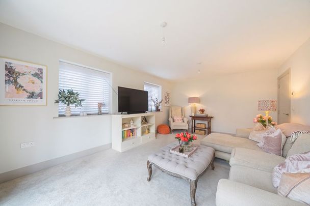 Blundell Drive, Haslemere, GU27 - Photo 1