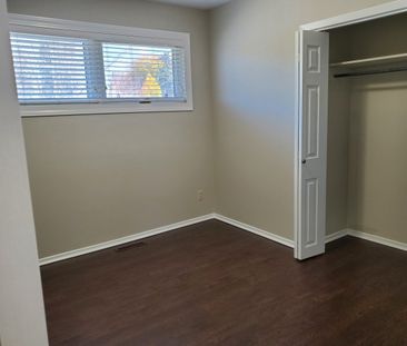 2106 LOUISE AVENUE - Photo 1