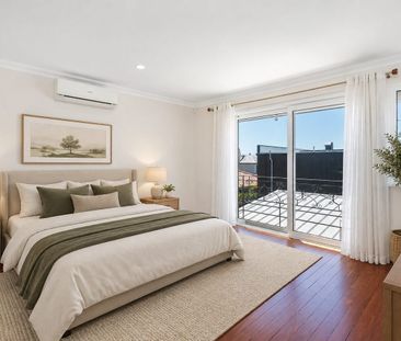 Spacious Family Home with Pool & City Views – Unfurnished - Photo 6