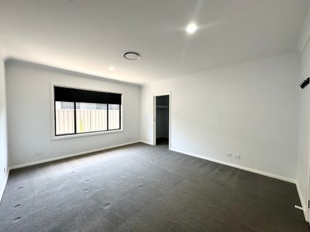 Stylish & Spacious Family Home - Photo 4