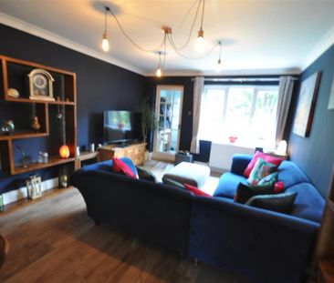 2 bedroom end of terrace house to rent - Photo 1
