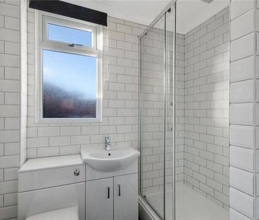 Large double bedroom near Broxbourne Station - Photo 5