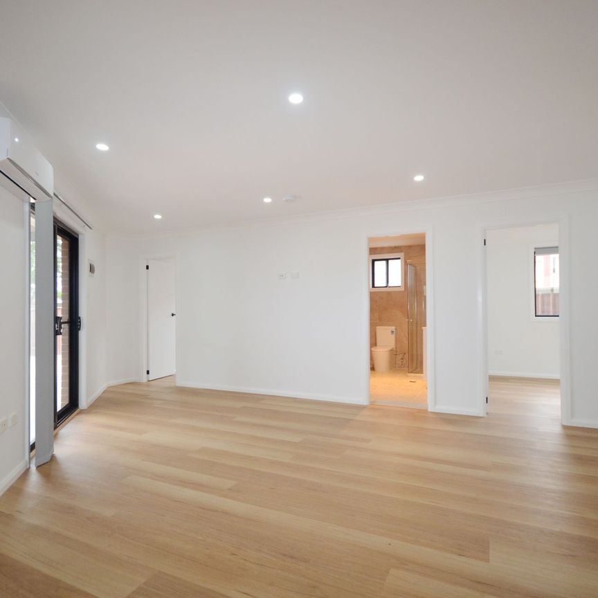 Beautiful Brand New 2 Bed Granny Flat!! - Photo 1