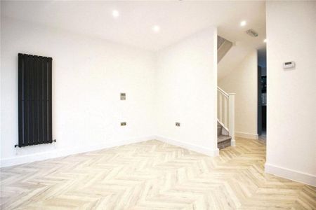 3 bedroom end of terrace house to rent - Photo 2