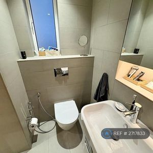 1 bedroom in a flat share to rent - Photo 2