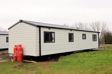 3 bedroom detached bungalow to rent - Photo 2