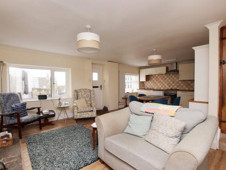 2 bedroom terraced house to rent - Photo 3