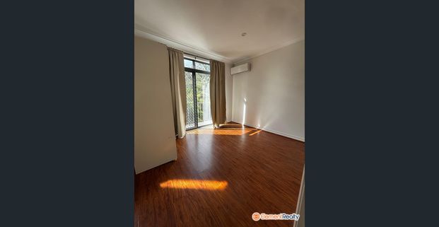 Stylish 4-Bedroom Townhouse with Internal Access Garage - Photo 1