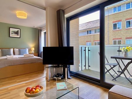 A fully furnished, one-bedroom apartment with a private balcony and allocated parking. Situated in central Cambridge and within walking distance to Cambridge train station. - Photo 5