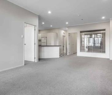 Close to the centre of it all! - Photo 2