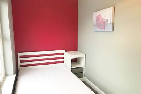 1 bedroom in a house share to rent - Photo 2