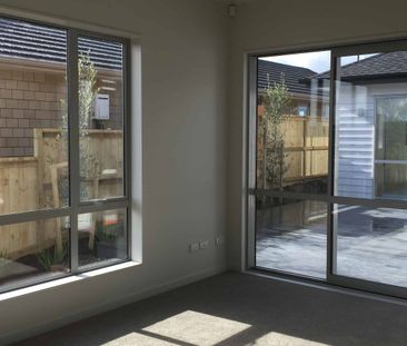 Sunny Single Level Home in Millwater - Photo 2