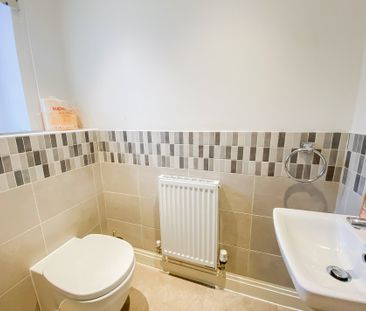 3 bed terraced house to rent in Denton Way, Langley, SL3 - Photo 3