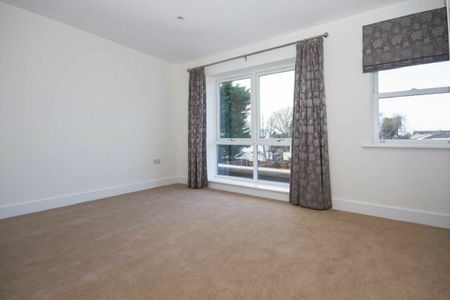 Sunbury Court Road, Sunbury-On-Thames, TW16 - Photo 3