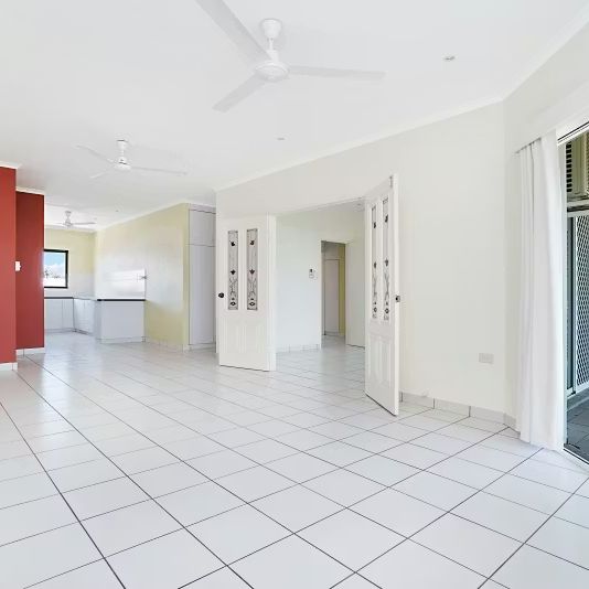 TWO BEDROOM TOP FLOOR APARTMENT WITH A BONUS - Photo 1