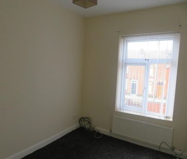 3 bedroom end of terrace house to rent - Photo 4