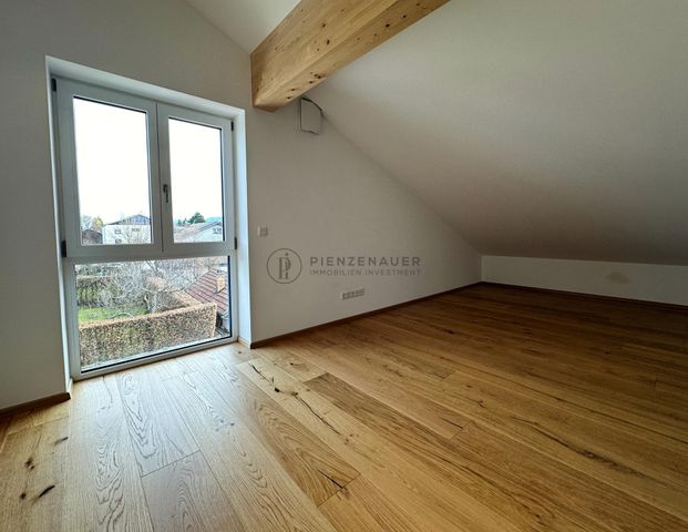 Großzügige Dachgeschosswohnung mit Bergblick - Photo 1