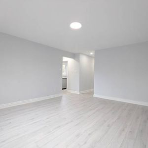 431 Balliol St - bright 2-bedroom apartment - Photo 2