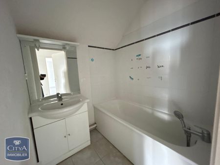 Location Appartement 4 pièces 76m² LE CATEAU CAMBRESIS 59360 - Photo 5