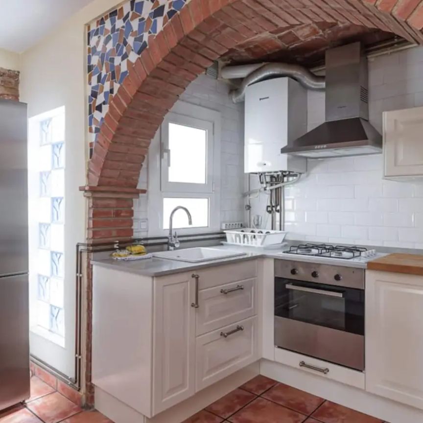 1-bedroom apartment for rent in El Gòtic, bills included - Foto 1