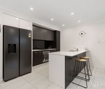 Stylish modern townhouse in resort style complex - Photo 6