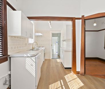 Free standing house well positioned and so close to everything - Photo 3