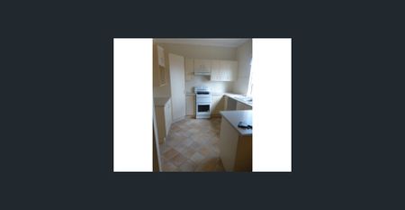 FOUR BEDROOM , TWO BATHROOM HOME - 1 WEEKS FREE RENT ! - Photo 3