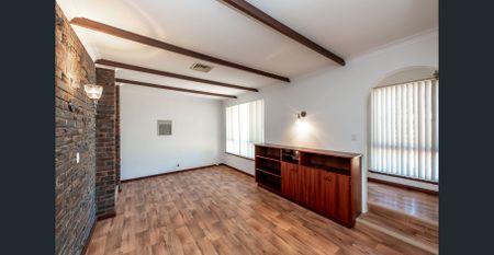 Neat 3 bedroom, 2 bathroom home - Photo 3