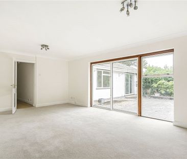 A five bedroom detached property situated within the town of Wendov... - Photo 4
