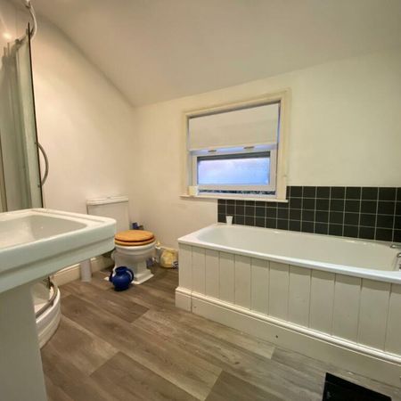 4 bedroom terraced house to rent - Photo 4