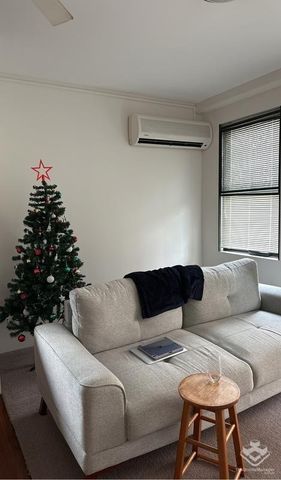 Fully Furnished One-Bedroom Apartment in the Heart of Teneriffe - Photo 2